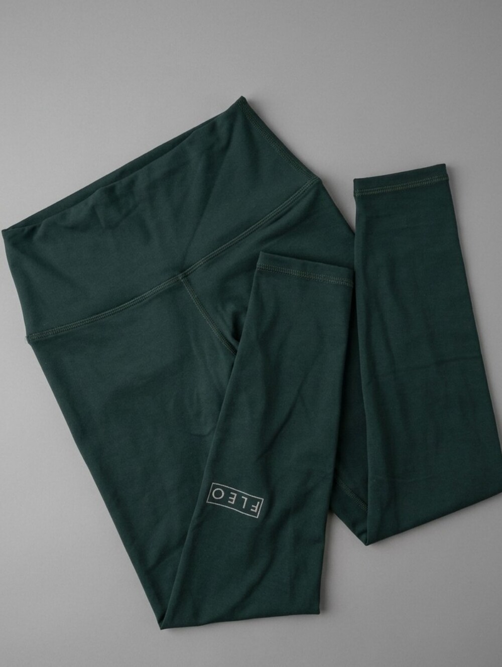 FLEO El Toro 25” Leggings M Deep Forest Green CrossFit Gym Training Fitness NWOT